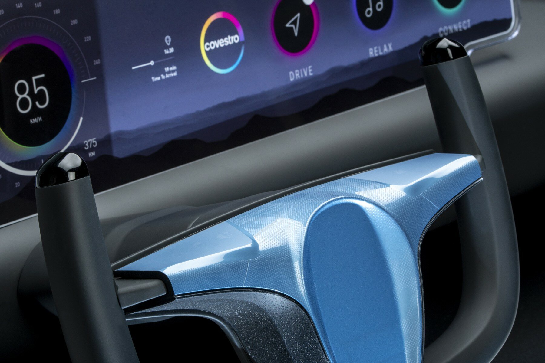 For the current development of dashboards for car interiors, Covestro collaborated with Votteler Lackfabrik, Reichle Technologiezentrum and Merck KGaA. (Source: Covestro)