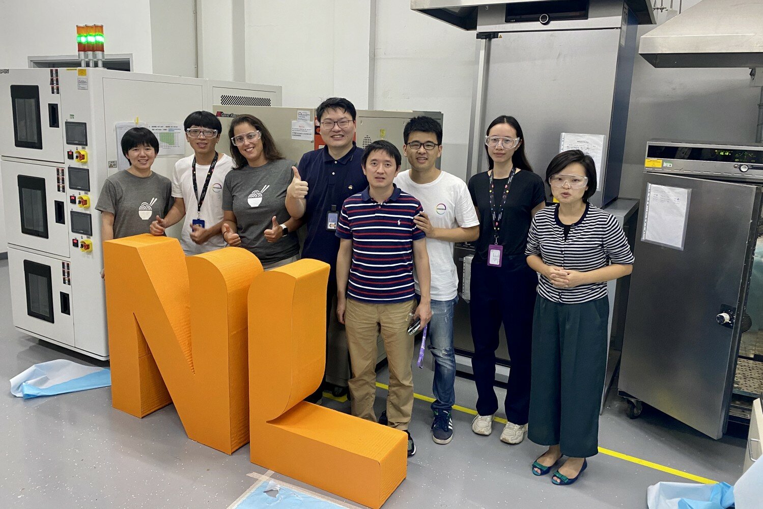 The Covestro team is pleased about the successful production of the new logo for the Dutch Consulate General in Guangzhou using recycled plastics. (Source: Covestro)