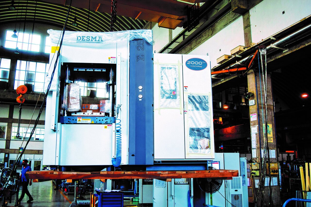 Delivery of the 2,000<sup>th</sup> injection moulding machine from Desma India. (Source: Desma)