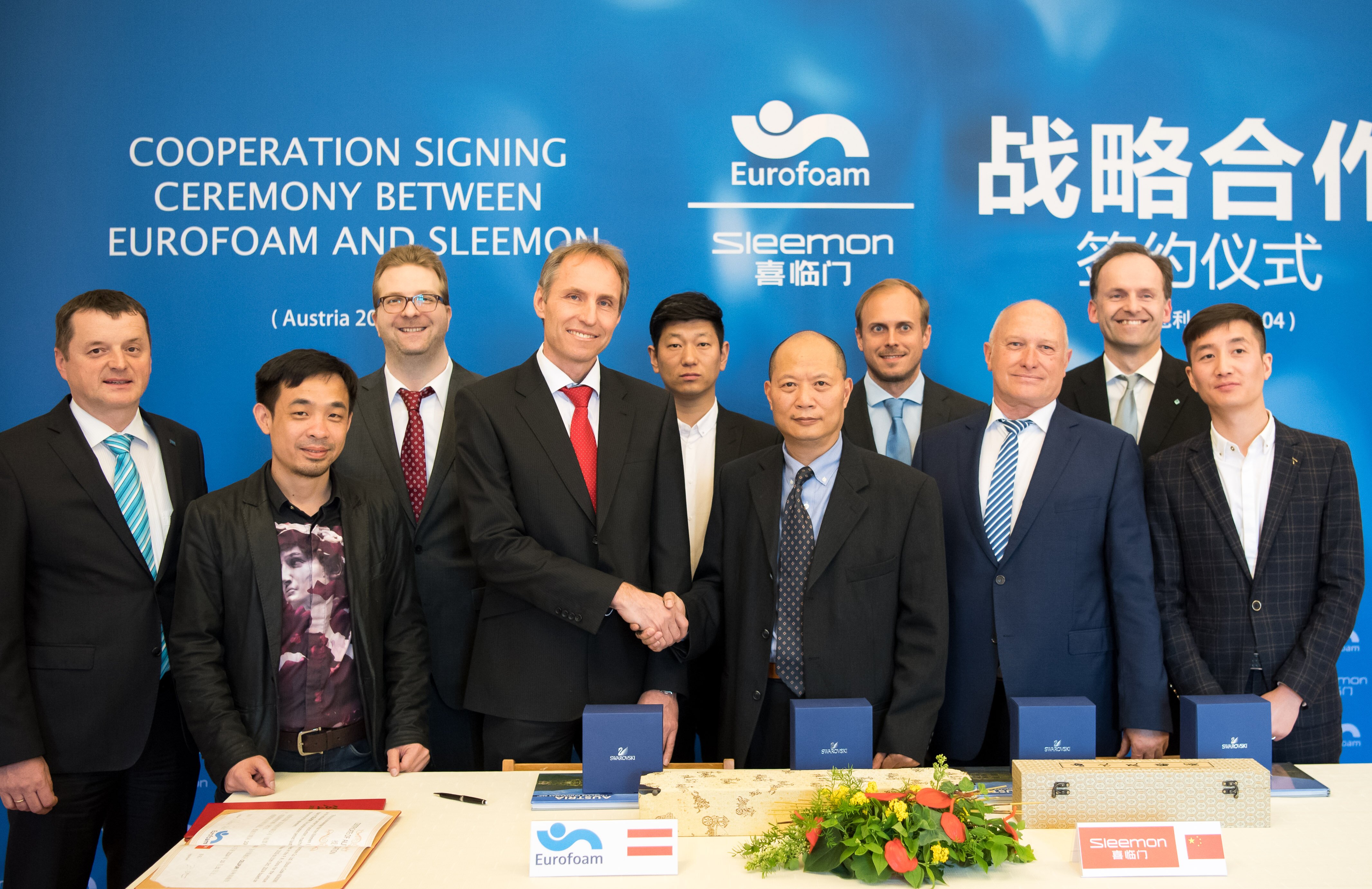 The contract signing ceremony in the monastery of Kremsmünster in Austria was attended by important representatives of both companies.