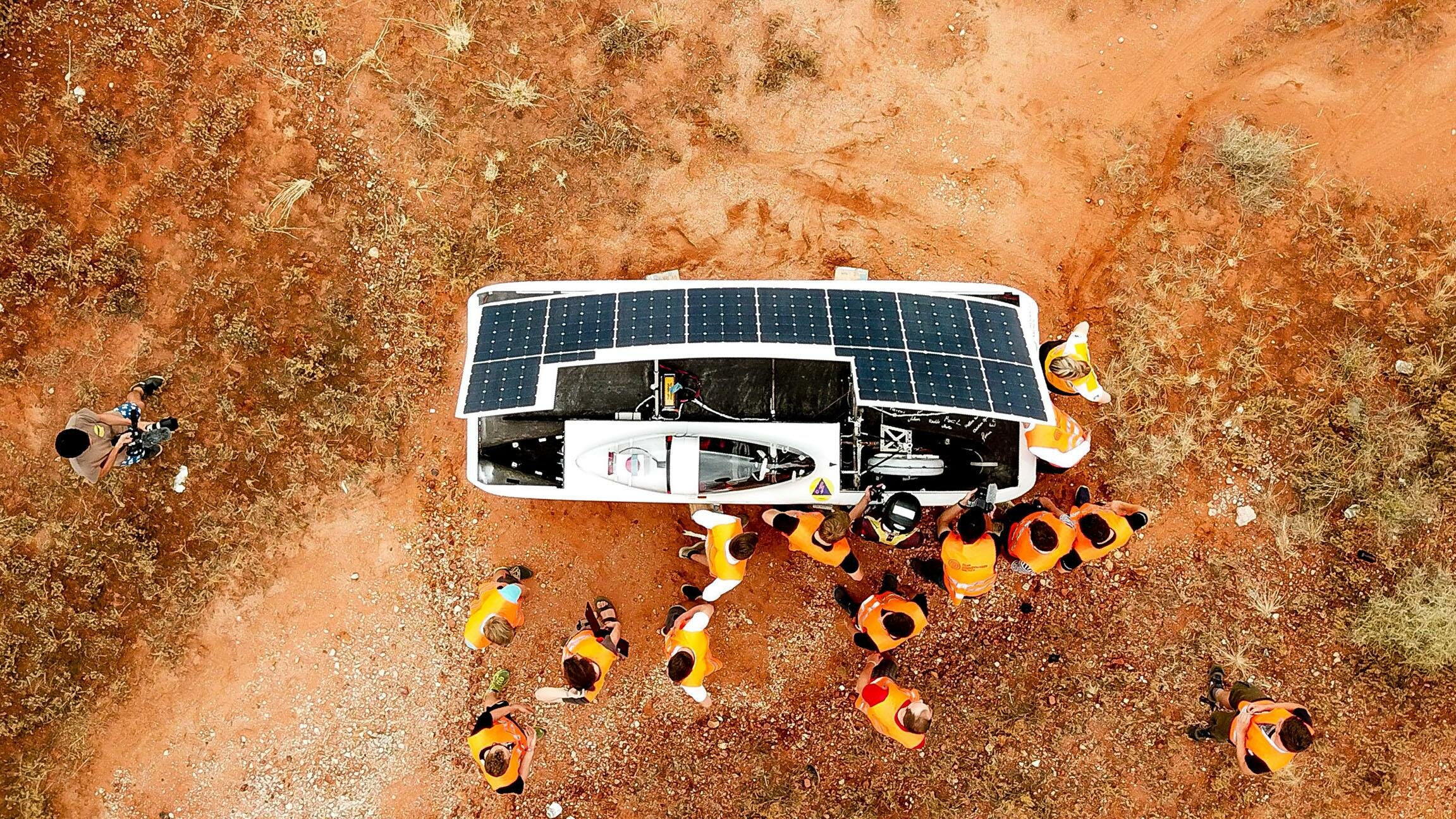 Various two-component adhesives of the SikaForce range from Sika Automotive will be used in the new Sonnenwagen. (Source: Sonnenwagen Aachen)