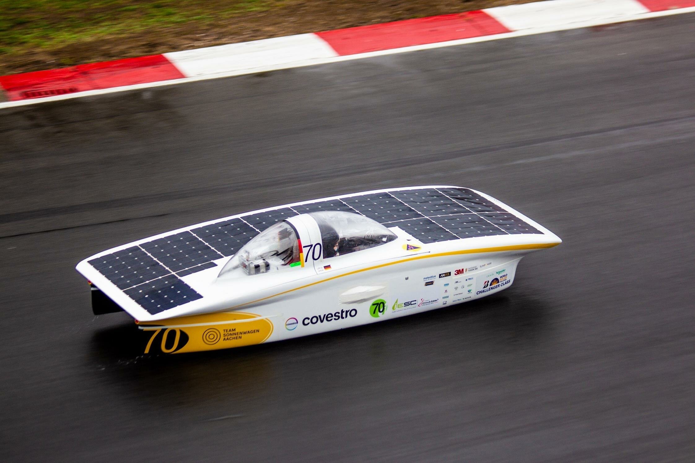 The student team from Aachen uses plastics, composites and metals for the construction of the fast and lightweight Sonnenwagen. (Source: Sonnenwagen Aachen)